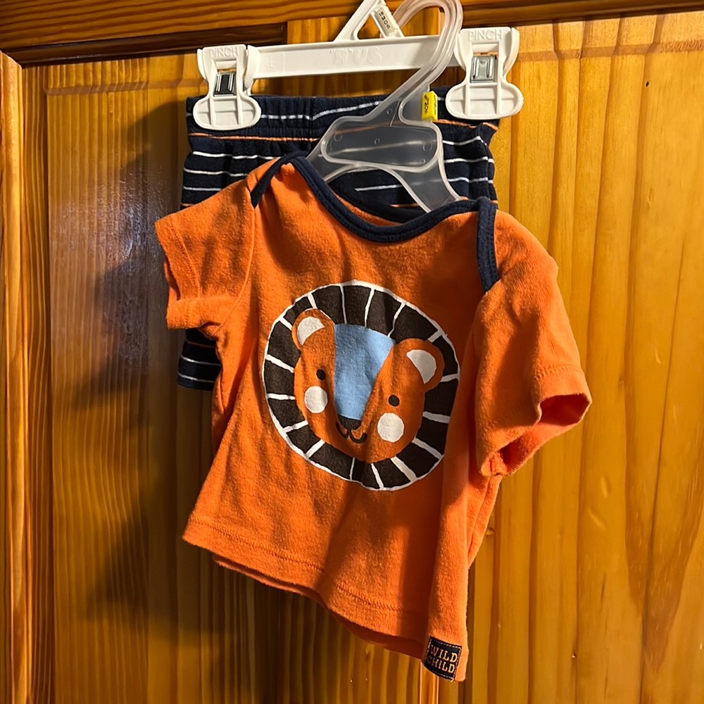 Old Navy size 3-6 months 3 piece set (shorts, short sleeve shirt w lion & hat)